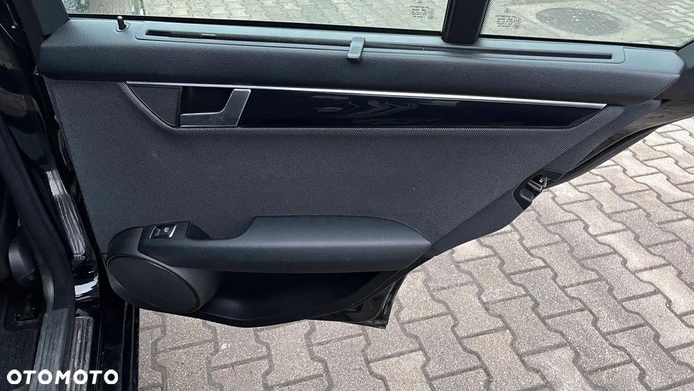 Mercedes-Benz Klasa C 220 T CDI DPF (BlueEFFICIENCY) 7G-TRONIC - 16