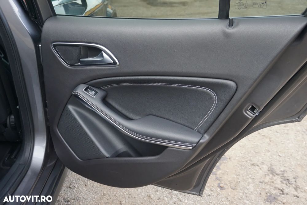Mercedes-Benz GLA 220 d 4Matic 7G-DCT - 16