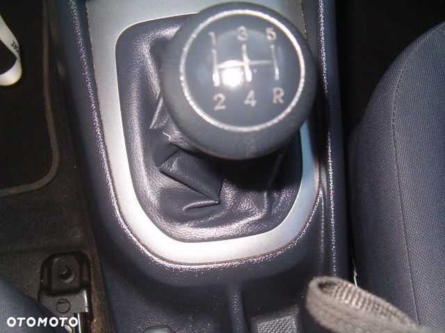 Kia Rio - 28