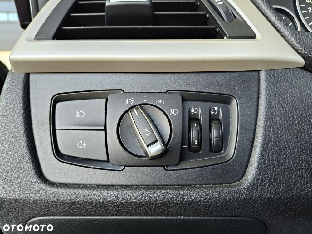 BMW Seria 3 318i - 25