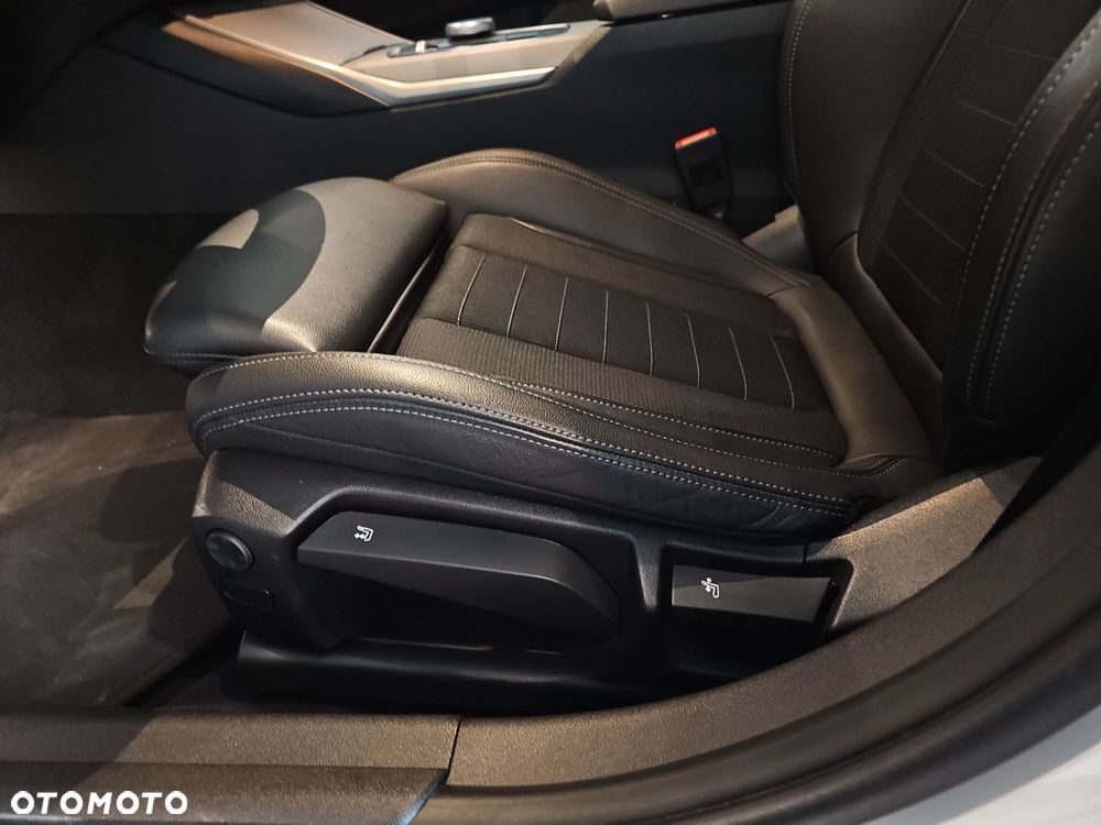 BMW Seria 3 318i Sport Line - 22