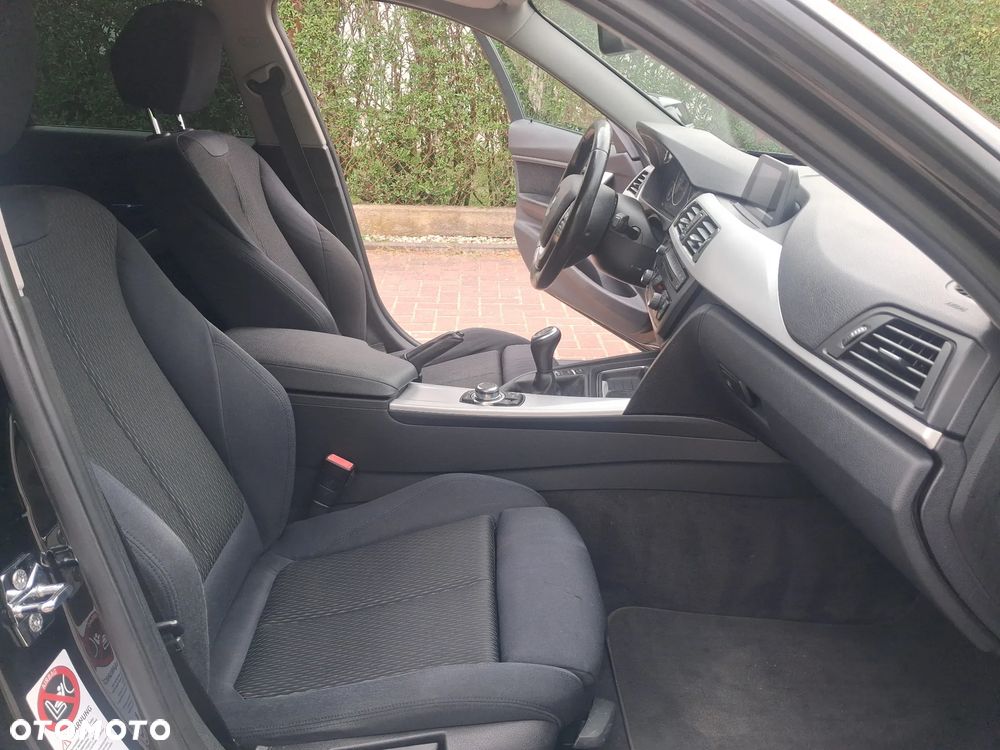 BMW Seria 3 318d Sport Line - 15