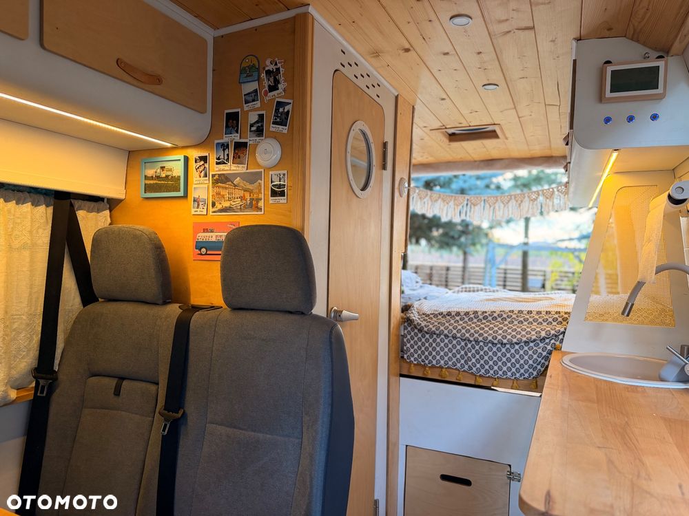 Mercedes-Benz Sprinter - 11