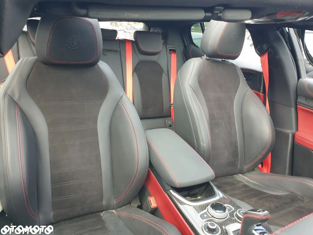 Alfa Romeo Stelvio V6 2.9 Bi-Turbo AT8-Q4 Quadrifoglio - 13