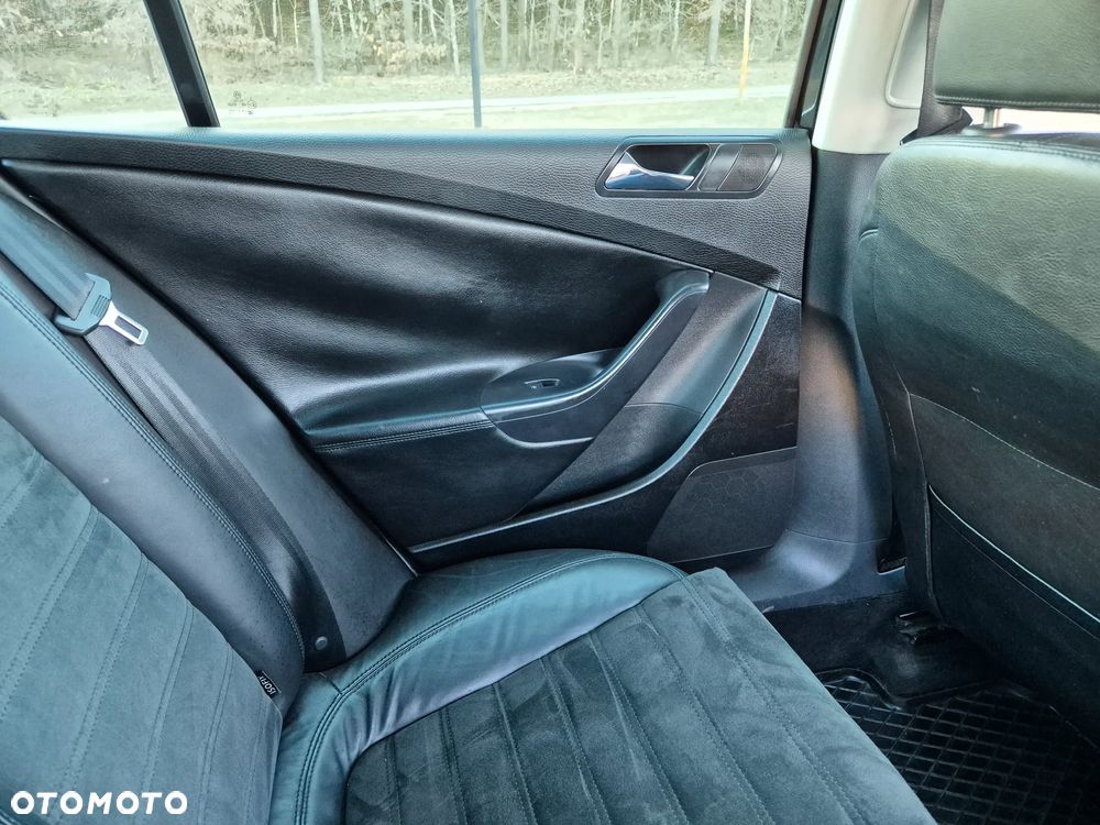 Volkswagen Passat 2.0 TDI DPF Highline - 17