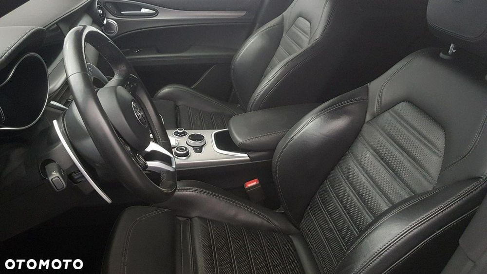 Alfa Romeo Stelvio - 15