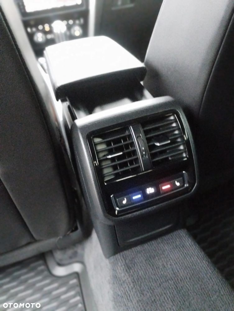 Volkswagen Arteon 2.0 TDI SCR 4Motion DSG R-Line Edition - 28