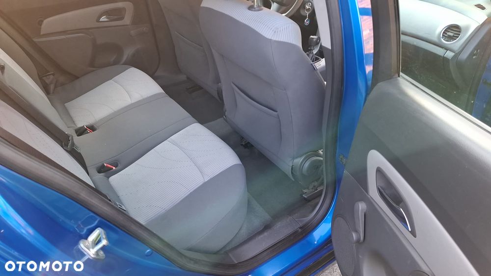 Chevrolet Cruze 1.6 Base - 6