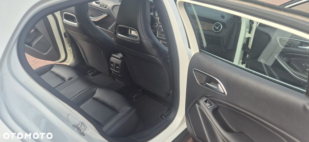 Mercedes-Benz GLA 250 4-Matic - 10