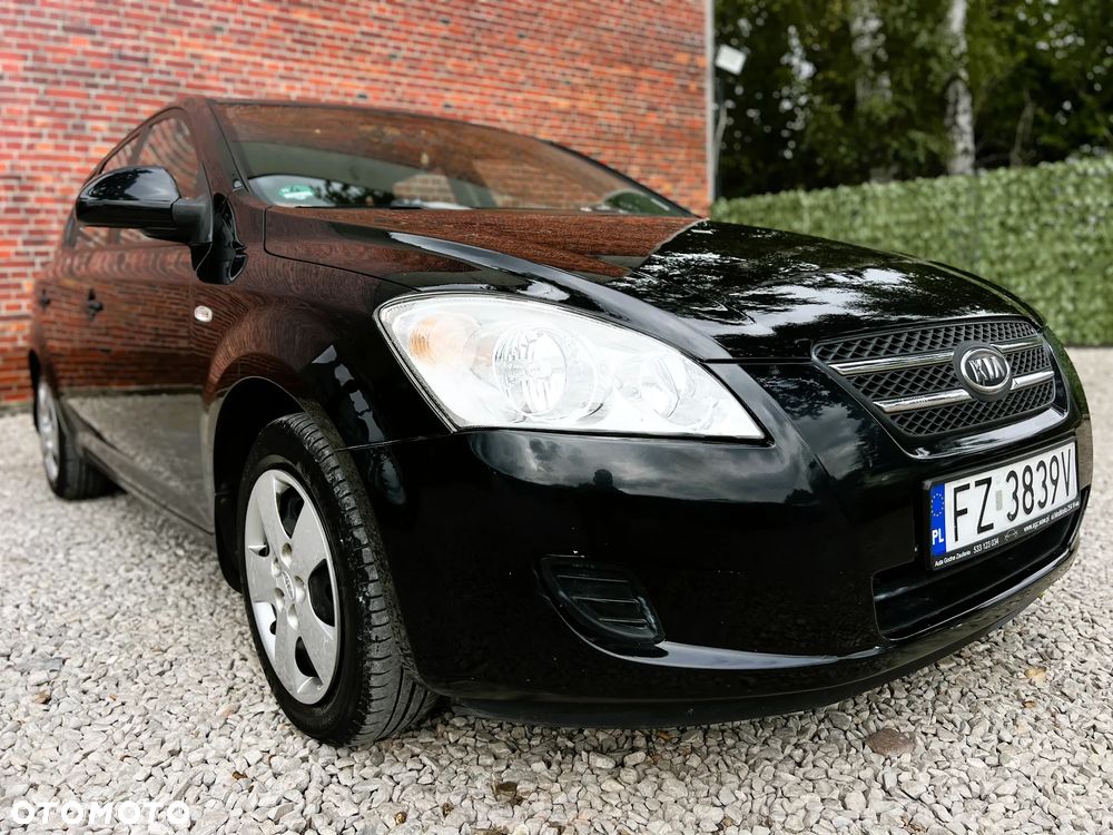 Kia Ceed - 36