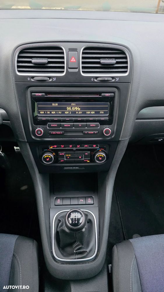 Volkswagen Golf 1.6 TDI BlueMotion Technology Comfortline - 16