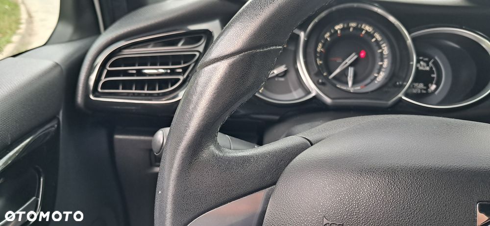 Citroën DS3 1.6 HDi 99g SoChic - 27