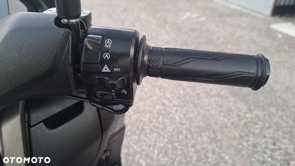 Yamaha NMAX - 27