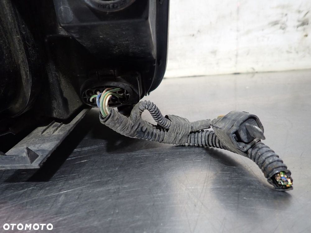 LAMPA PRAWA PRZEDNIA FORD FOCUS C-MAX 1.8 - 5