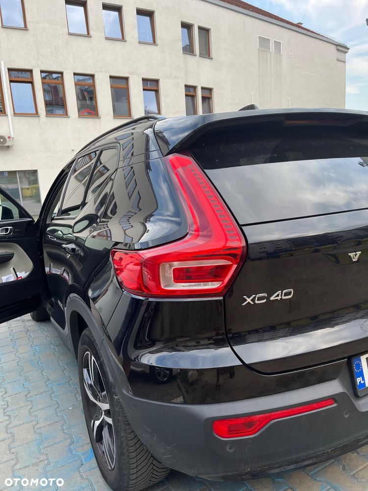 Volvo XC 40 B3 Ultra Dark - 2