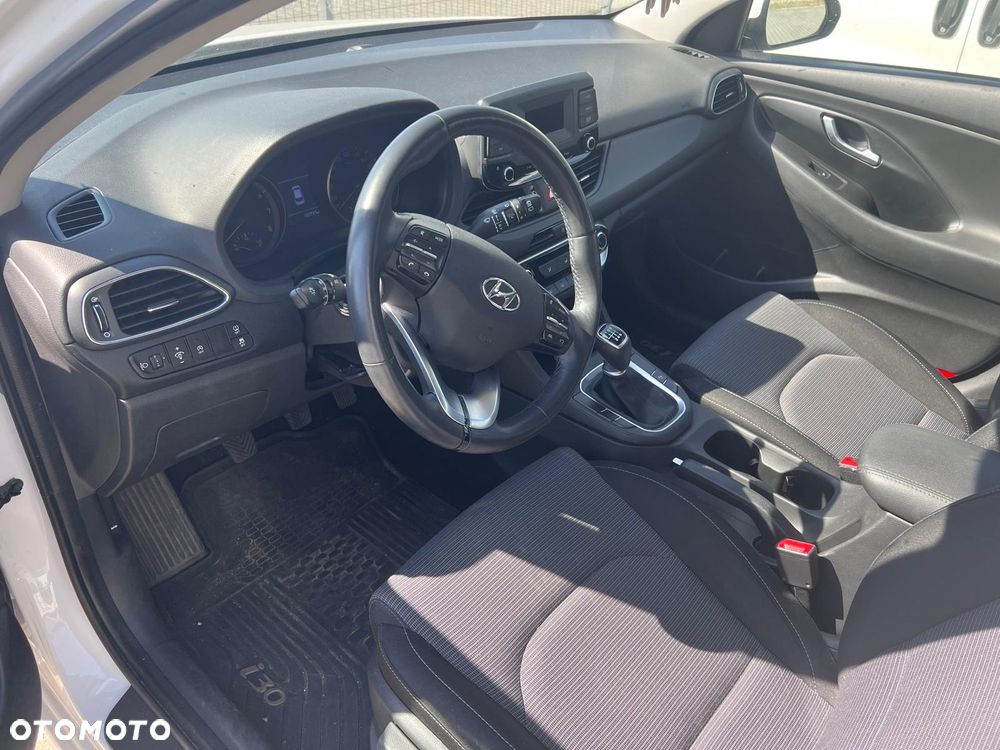 Hyundai i30 1.5 DPI Classic + - 4