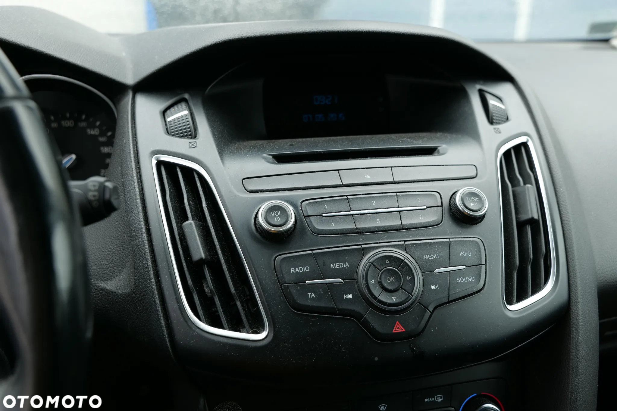 Ford Focus 1.0 EcoBoost Gold X (Trend) - 9