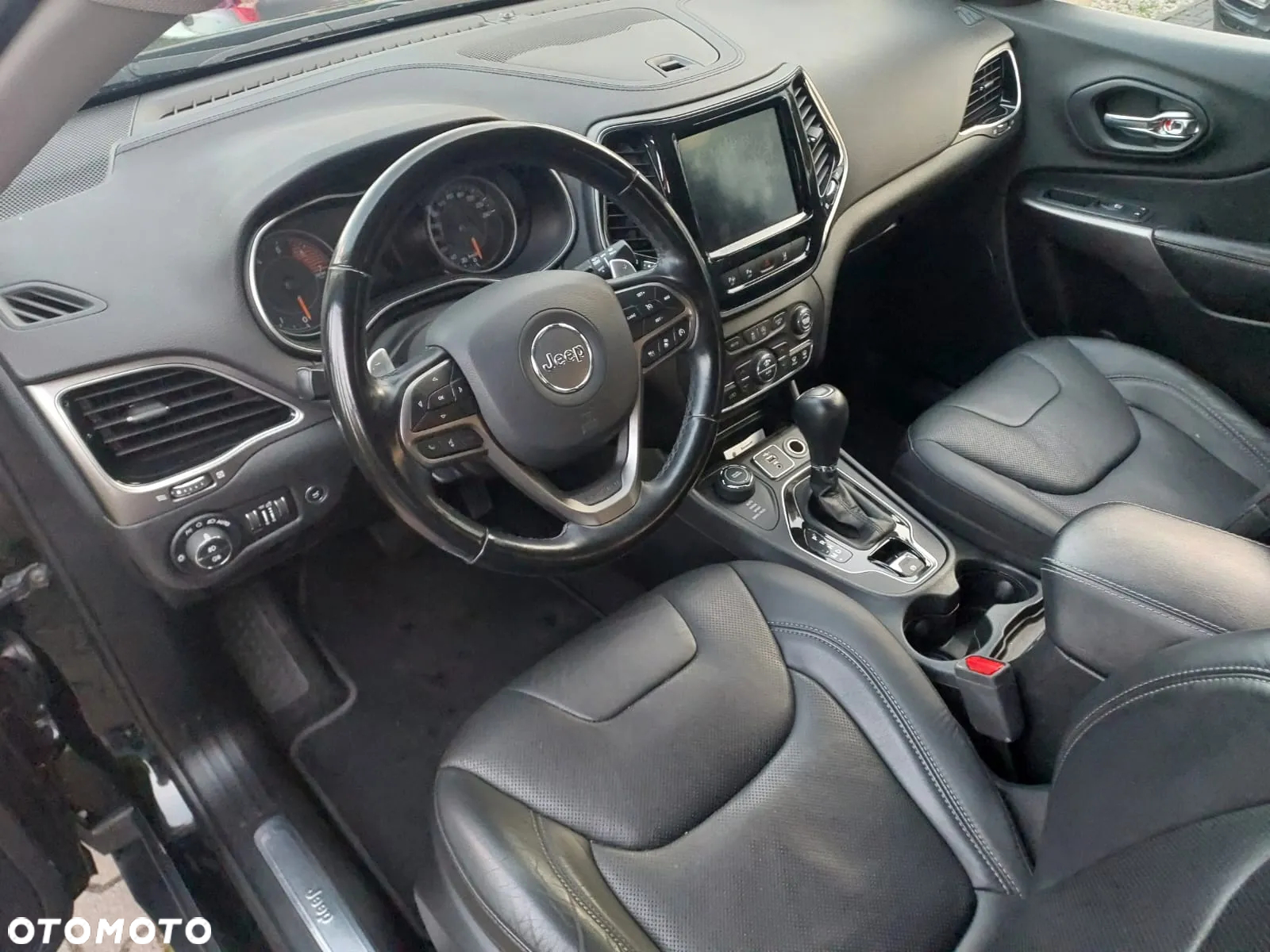 Jeep Cherokee - 11