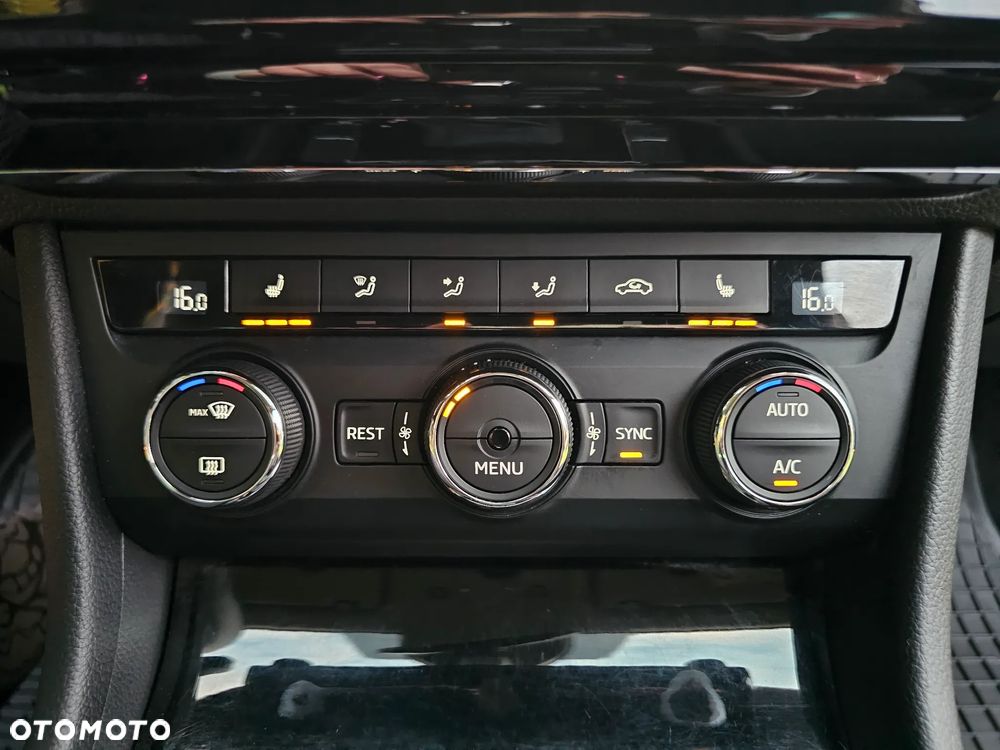 Skoda Superb 2.0 TDI DSG Premium Edition - 17