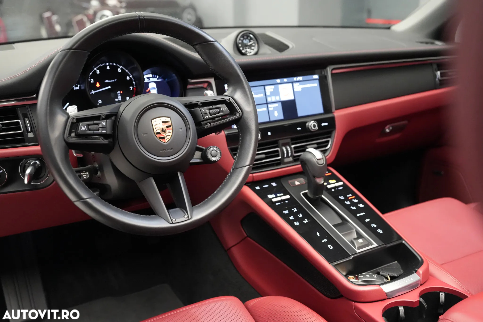 Porsche Macan T - 13