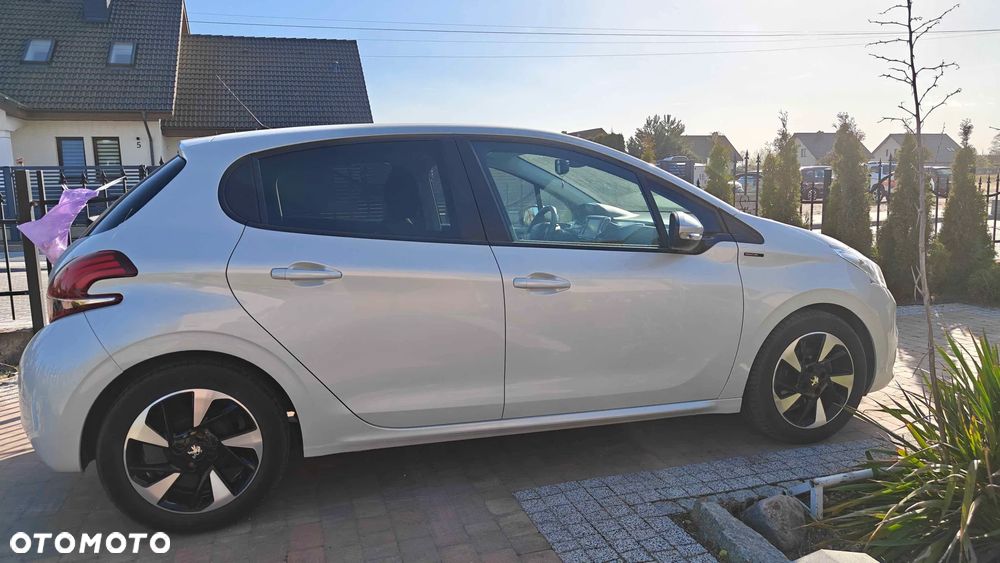 Peugeot 208 1.2 PureTech GPF Signature S&S - 1