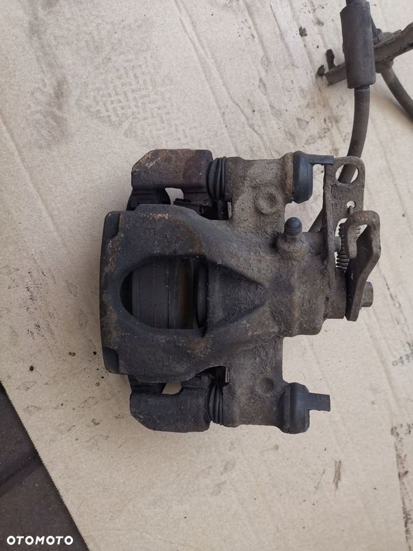 Zacisk Tył Tylny Prawy Renault Master III Opel Movano B - 1
