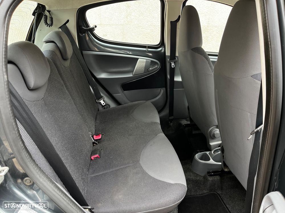 Peugeot 107 1.0 Trendy 2 Tronic - 7