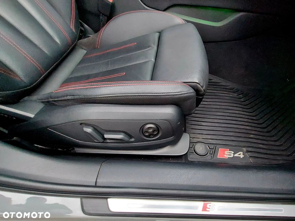 Audi A4 Avant 2.0 TDI Sport S tronic - 23