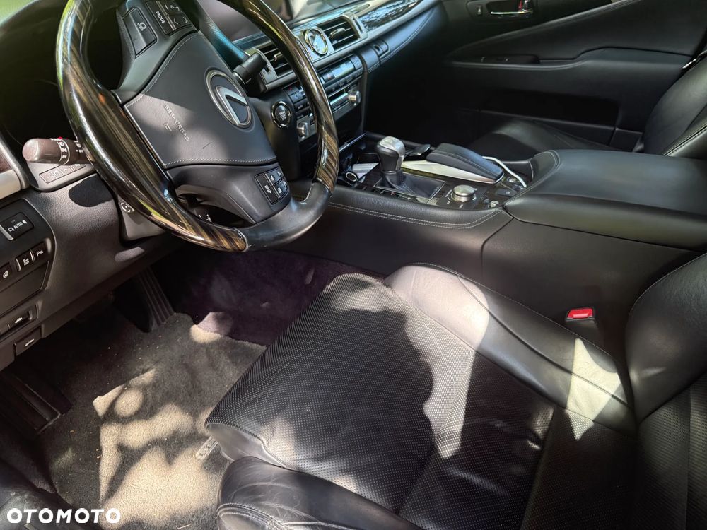 Lexus LS - 4