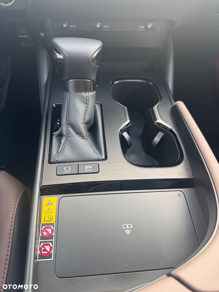 Lexus ES 300h Business Edition - 18