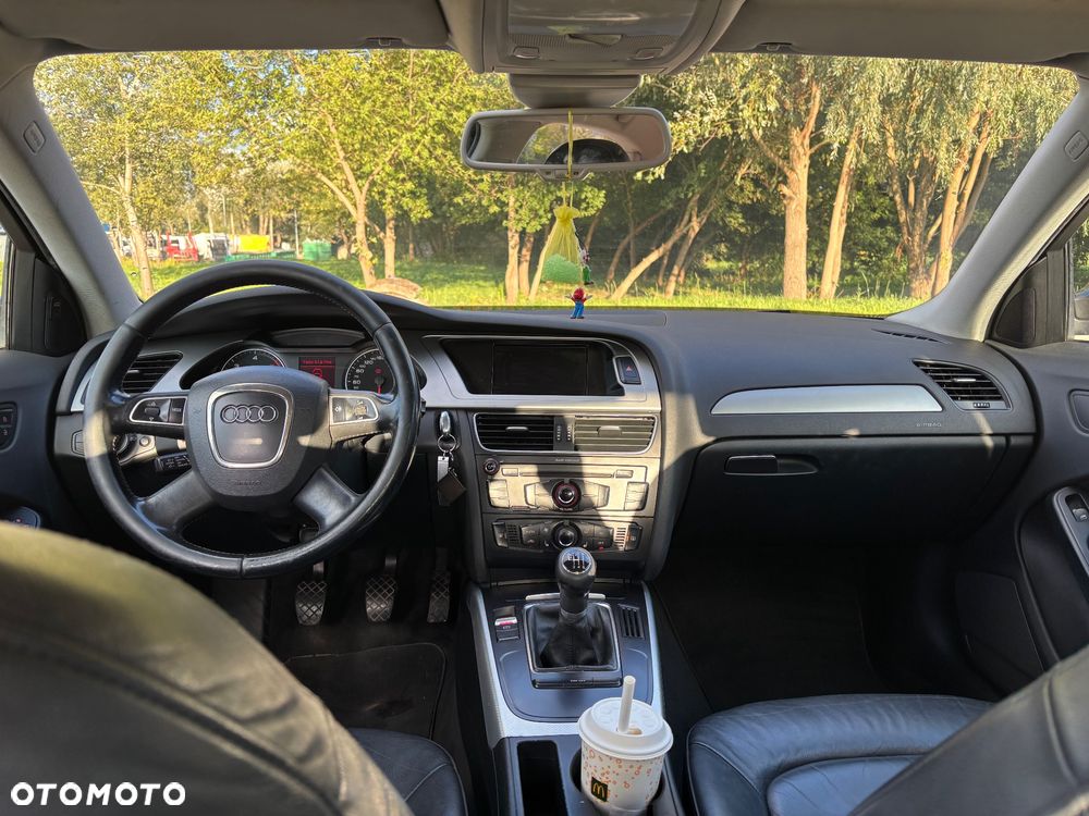 Audi A4 Limousine - 8