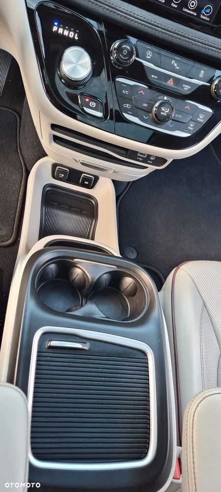 Chrysler Pacifica - 31