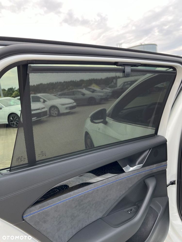 Volkswagen Passat Variant 2.0 TDI SCR R-Line Plus DSG - 13