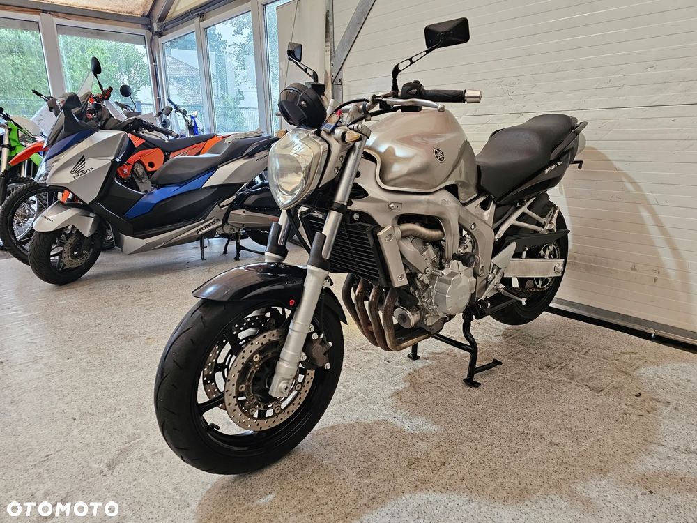 Yamaha FZ - 11