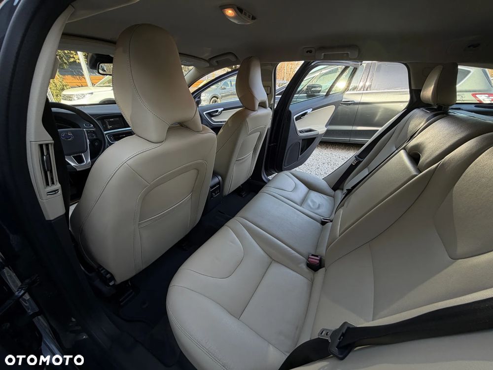 Volvo V60 D4 Geartronic Momentum - 20