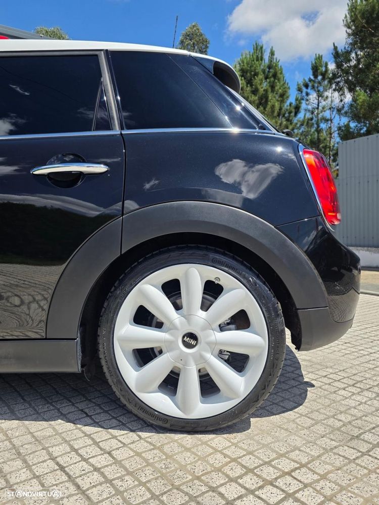 MINI 5 Portas Cooper D Auto - 17