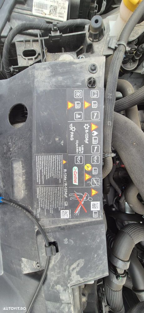 Renault Megane TCe 140 GPF Techno - 29