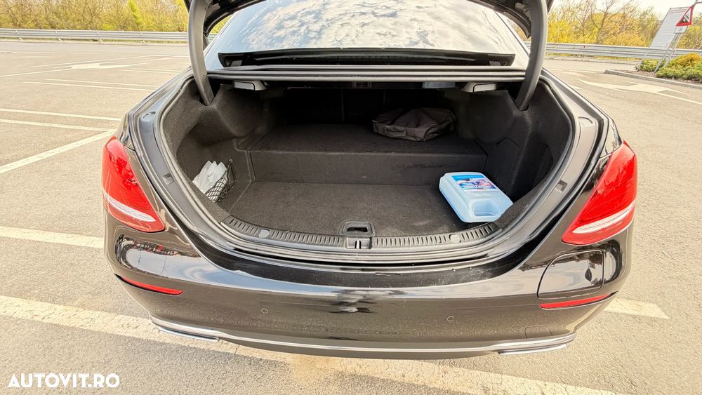 Mercedes-Benz E 300 de 9G-TRONIC - 11