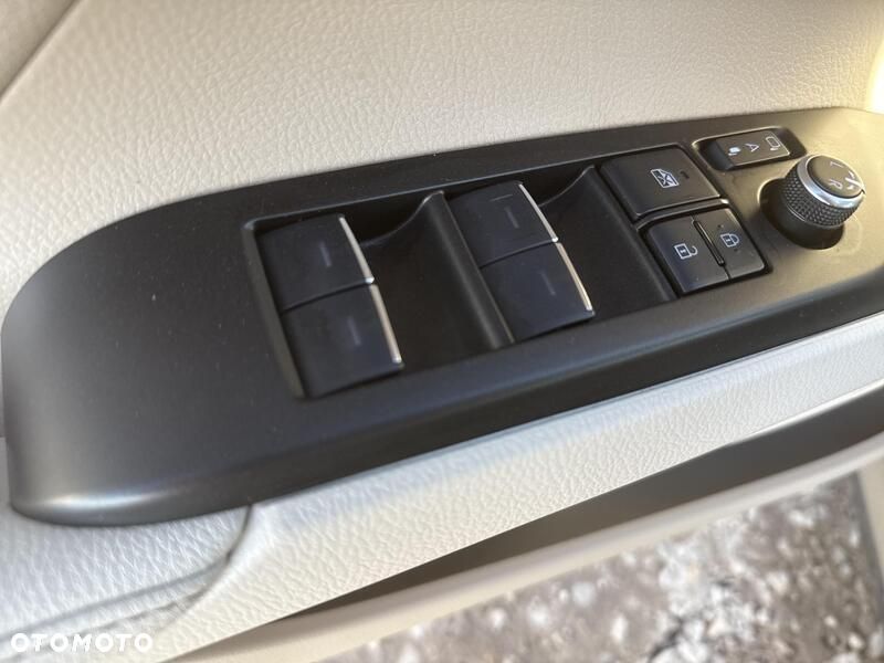 Toyota Camry 2.5 Hybrid Executive CVT - 13