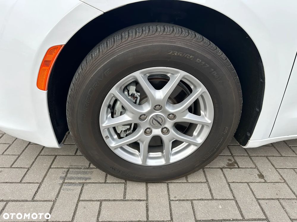 Chrysler Pacifica - 30