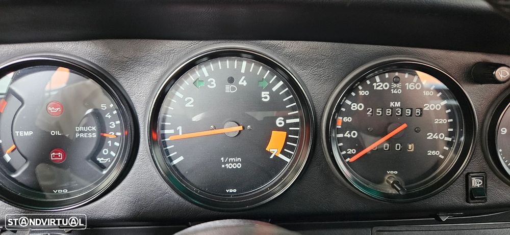 Porsche 911 Série G - 24