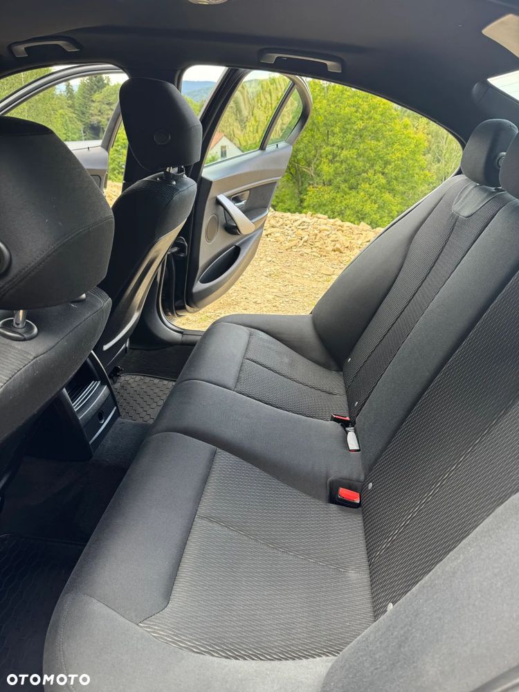 BMW Seria 3 316i - 15