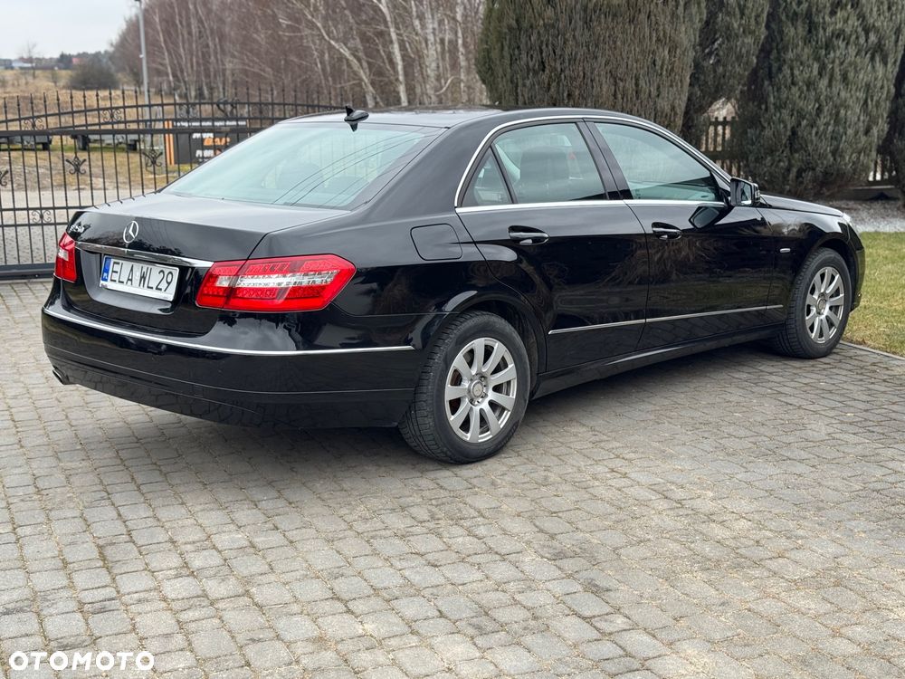 Mercedes-Benz Klasa E 250 CGI BlueEffICIENCY Elegance - 12