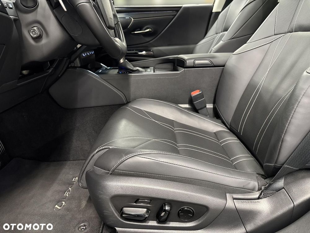 Lexus ES 300h Prestige - 16