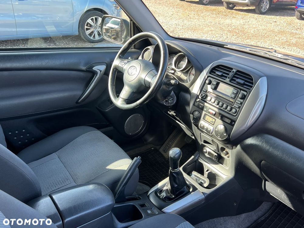 Toyota RAV4 4x4 Edition - 16