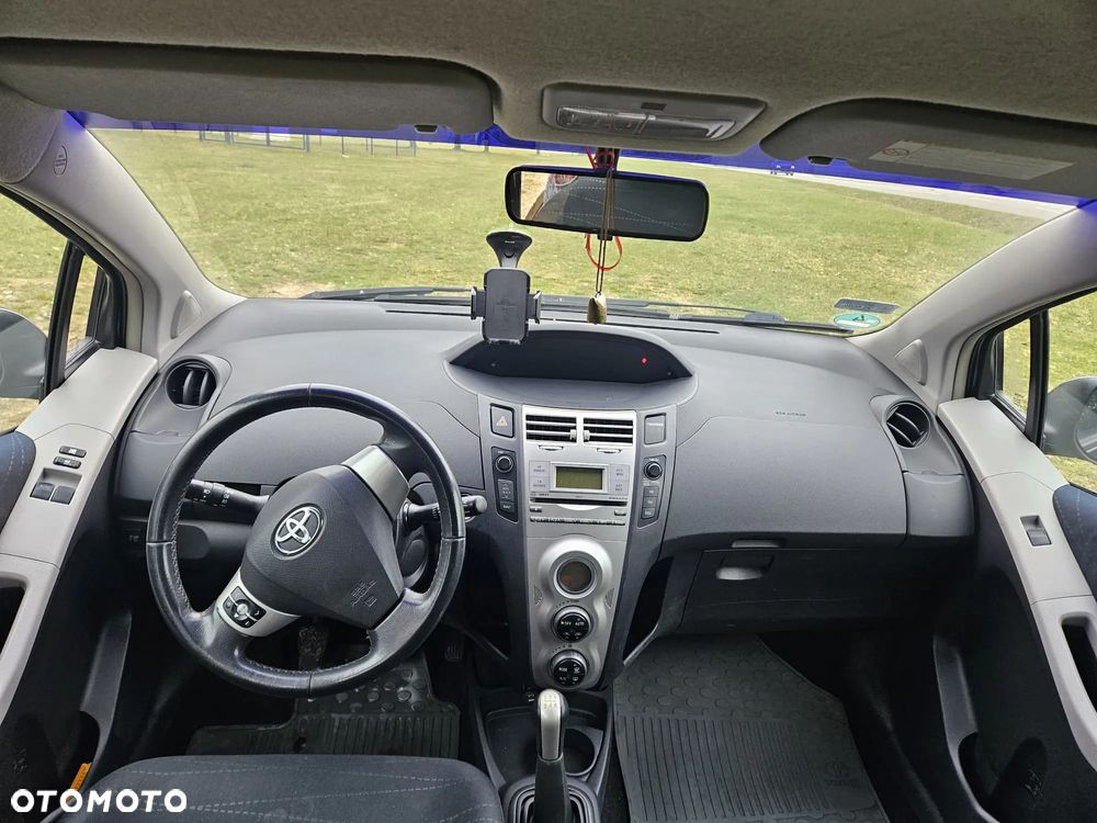 Toyota Yaris - 10