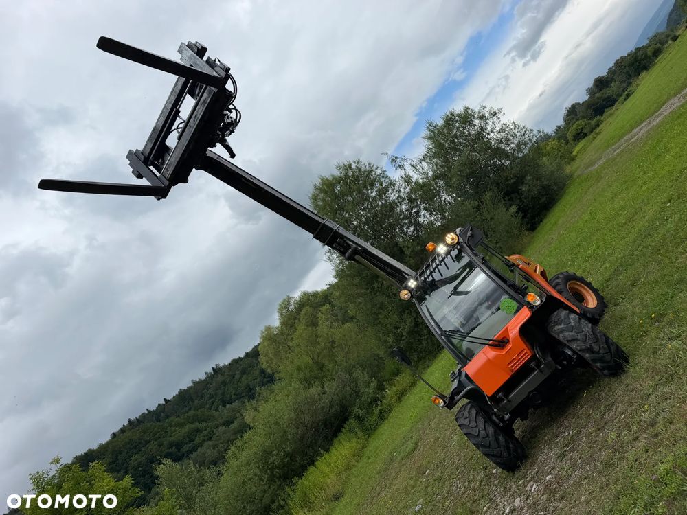 Ausa T204 H. JAPOŃSKA Ładowarka Teleskopowa 4,2 metra Wysuw. Udźwig 2,2 tony. Rozsuwanie wideł HYDRAULICZNE.  Maszyna Jak Nowa z Salonu. Pochodzi z Gospodarstwa Norweskiego! 2017rok. przebieg tylko 3800mtg. Silnik Kubota 4cylindry!  ZERO ZUŻYCIA ORYGINAŁ.  Ani Deka luzów i wycieków. Aktualna DEKRA BMWT. Bardzo mały i zgrabny sprzęt o potężnej wydajnośći. Opony Nowe! Szybka wolna jazda. 3 tryby skrętu! Pełne sterowanie z dżojstika! Wersja Norweska! Kilka dodatkowych wyjść Hydraulicznych! Jazda Hydrostatic Wielka Okazja - 4