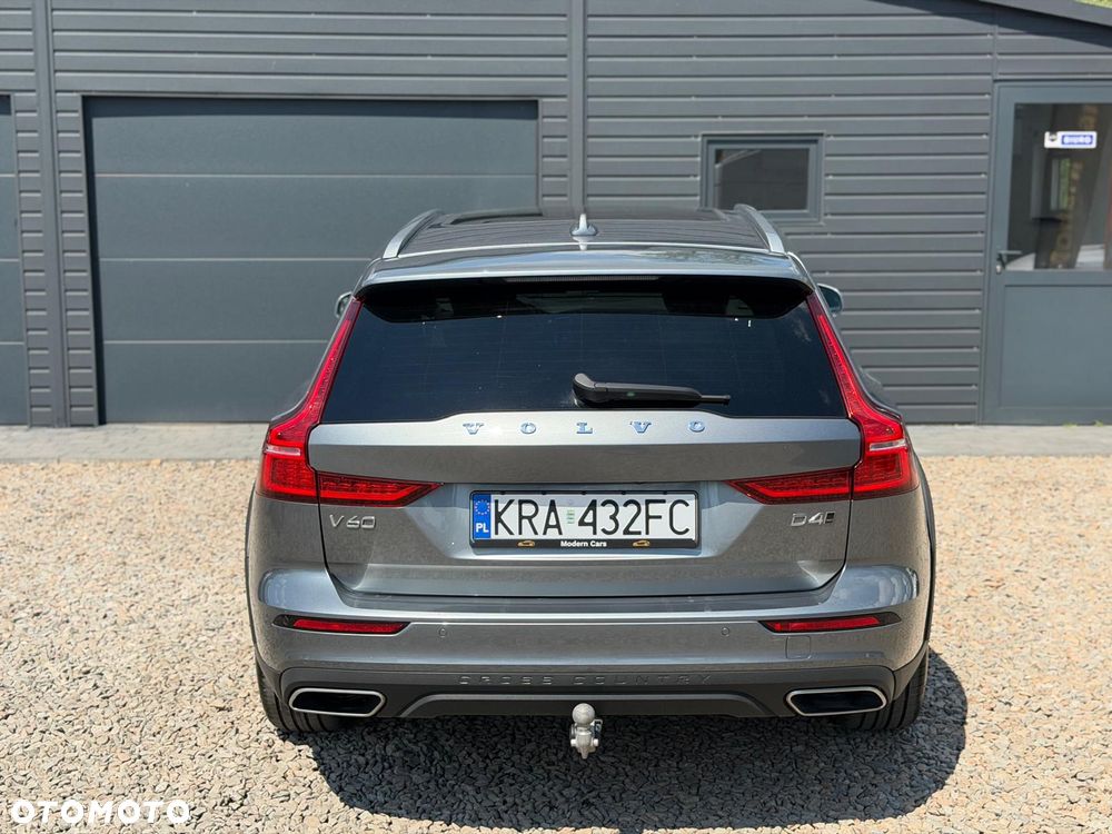 Volvo V60 Cross Country D4 AWD Geartronic Pro - 32