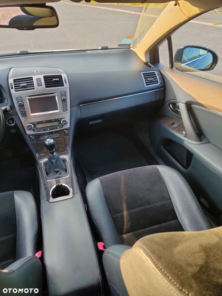 Toyota Avensis 2.0 D-4D Premium - 23