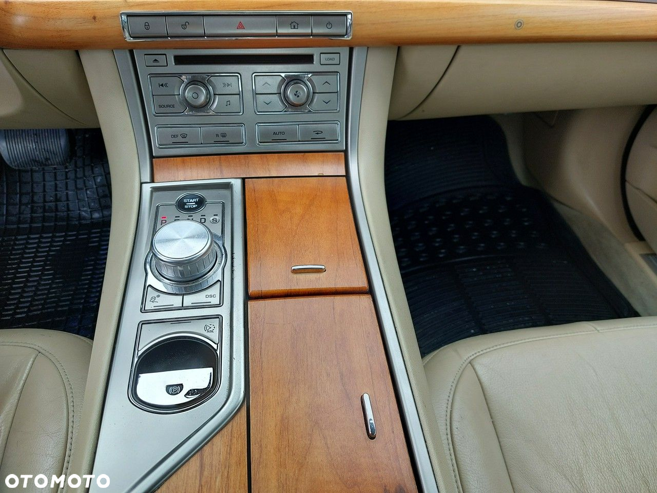 Jaguar XF 2.7 V6 D Premium Luxury - 23